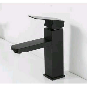 Змішувач для умивальника чорний Epelli Moderno nero