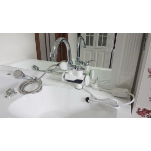 Проточний водонагрівач на умивальник з підключенням душа